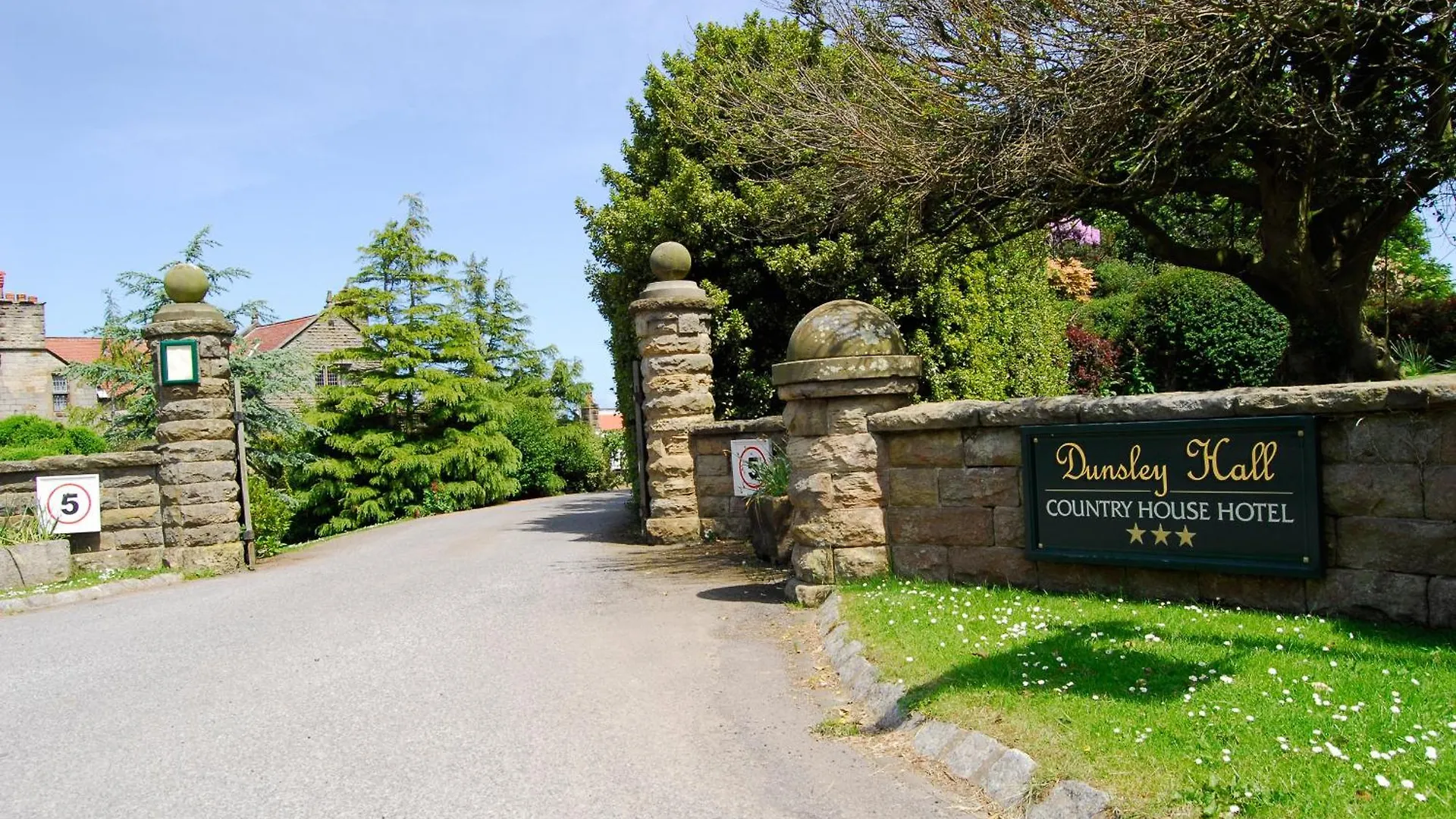 Dunsley Hall Country House Hotel Γουίτμπι
